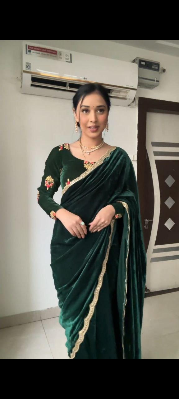 Whimsical Green 1 Minute Ready To Wear Velvet Saree With Blouse Piece